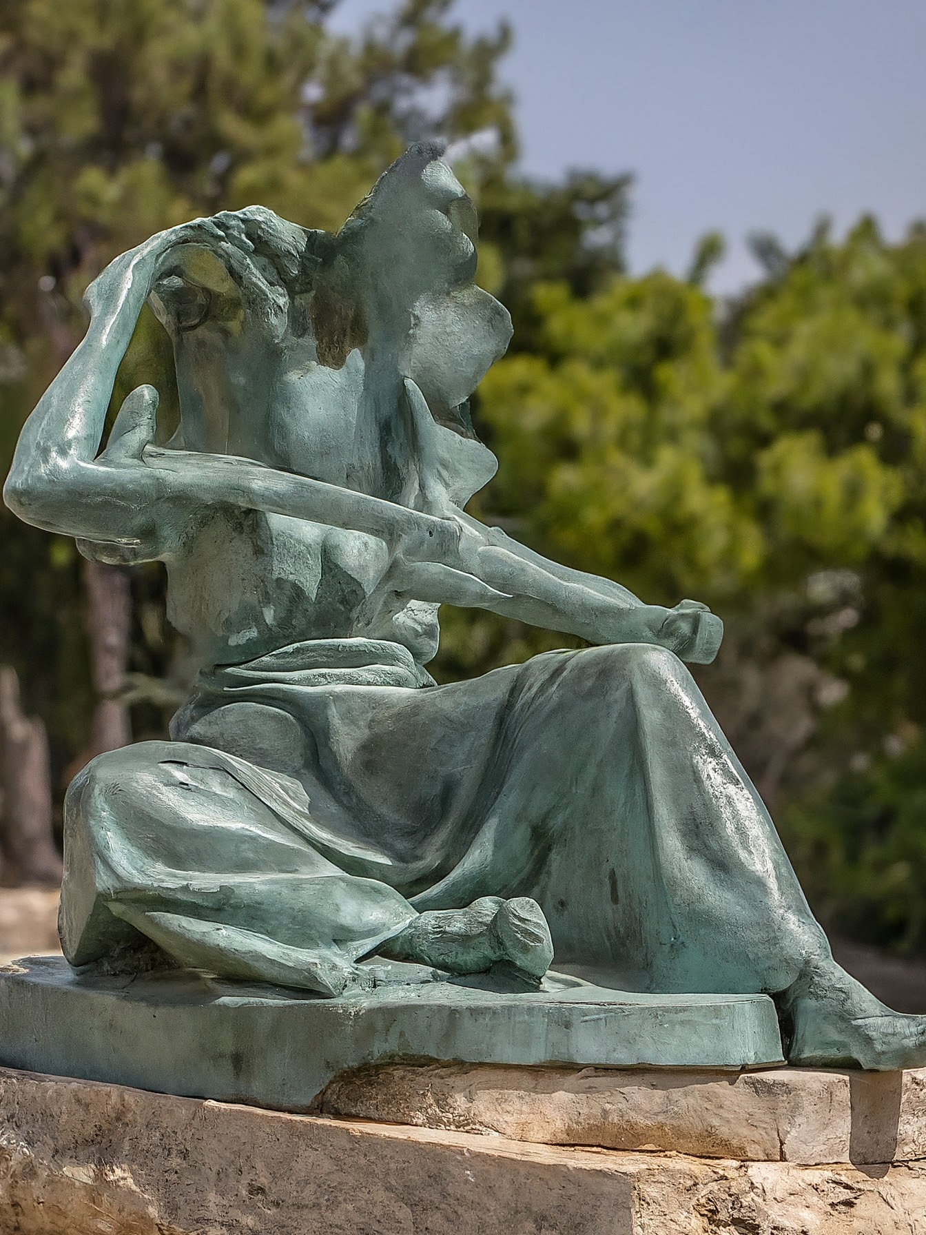 обложка для статьи про The Alarming Meaning of Yellow Skin: Causes & When to See a Doctor